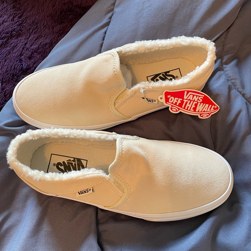 Women’s Vans Fuzzy Slip-On Cream Shoes Size 8